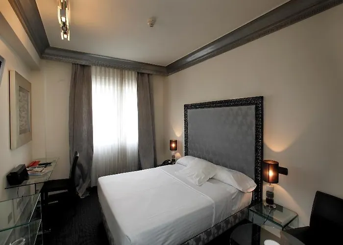 Hotel Lopez De Haro 5*