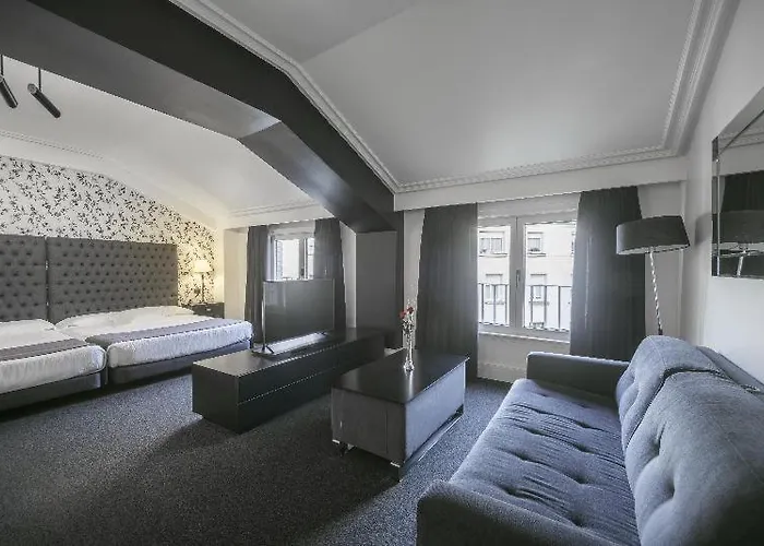 Hotel Lopez De Haro 5*