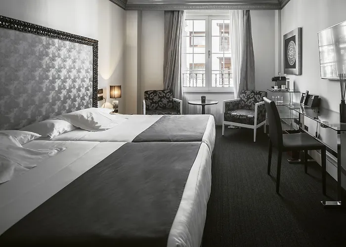 Lopez De Haro Hotel 5*