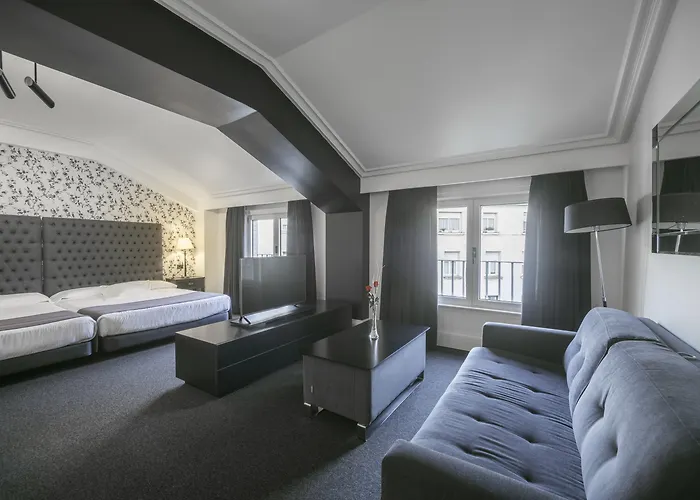 Hotel Lopez De Haro 5*