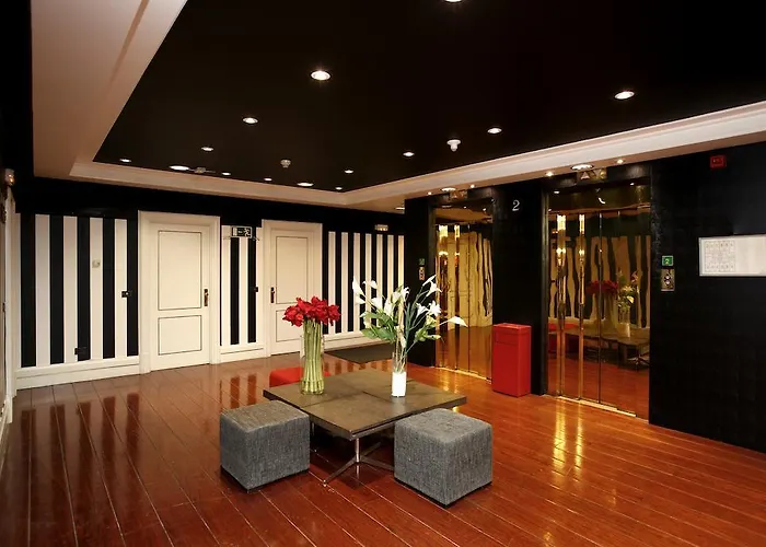 Lopez De Haro Отель