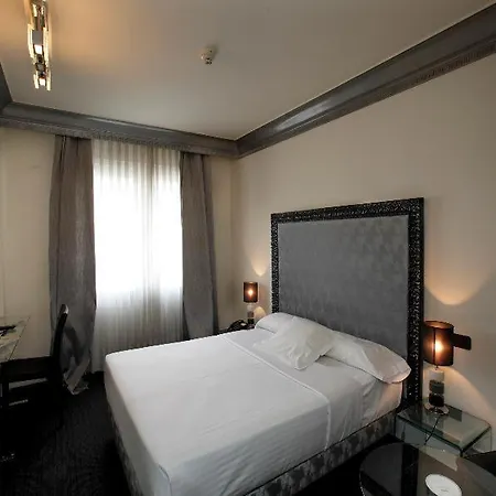 Hotel López De Haro 5*
