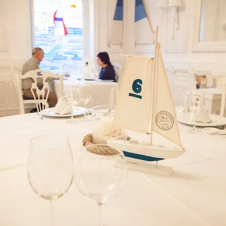 Lopez De Haro Готель 5*