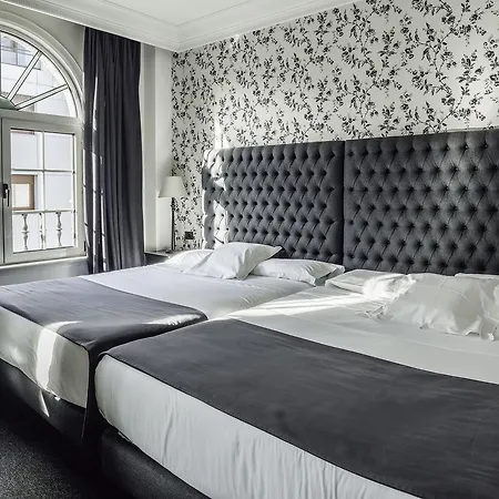 Готель Lopez De Haro Більбао